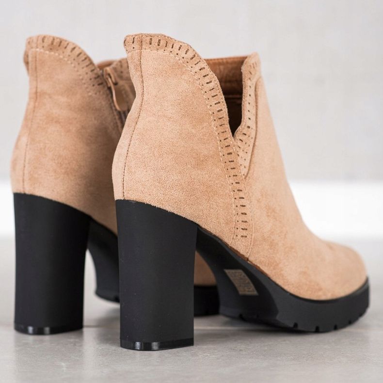 Bella Paris Bottes à talons hauts beige 1 Bella Paris Bottes à talons hauts beige 1