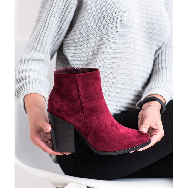 Marquiz Bottes sur un poste large rouge 2