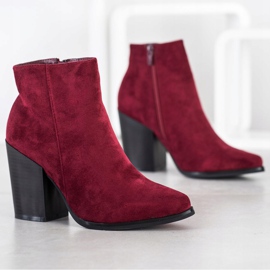 Marquiz Bottes sur un poste large rouge 3