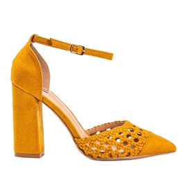 Escarpins ajourés moutarde sur le pilier Hana jaune 1
