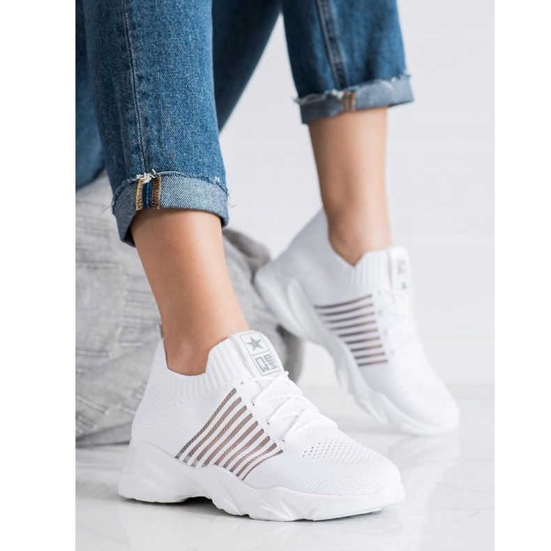 SHELOVET Chaussures de sport blanches claires 2 SHELOVET Chaussures de sport blanches claires 2