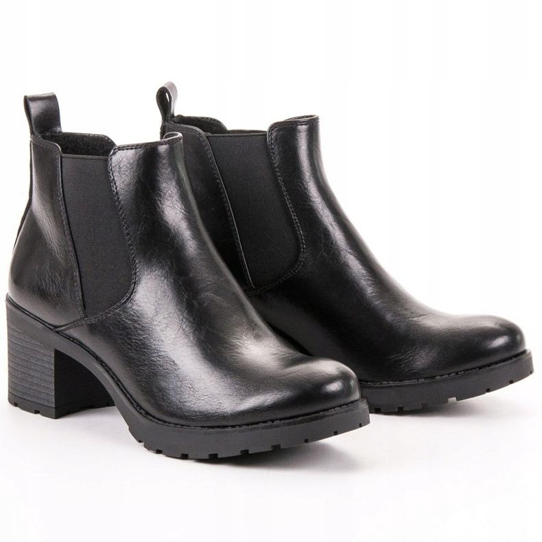 W. Potocki Bottines Chelsea noires sur un bar 1