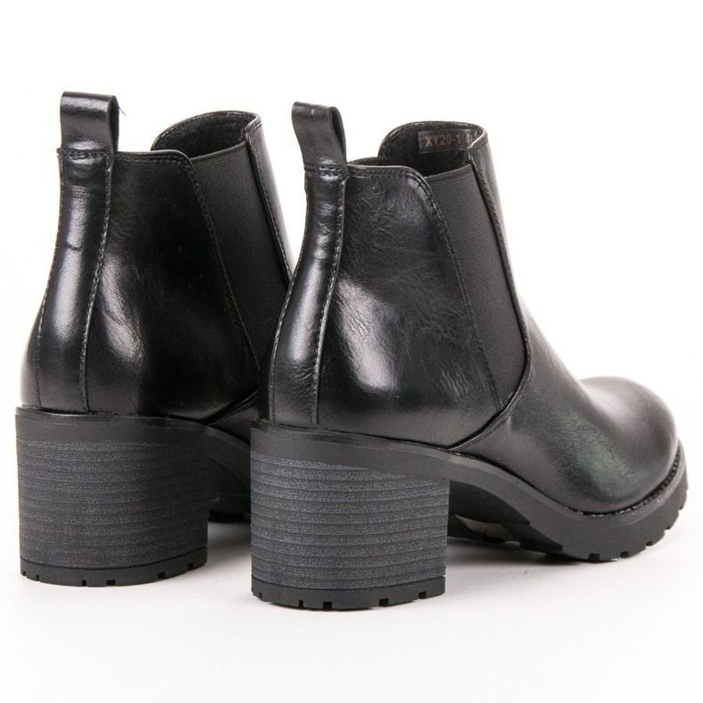 W. Potocki Bottines Chelsea noires sur un bar le noir 2