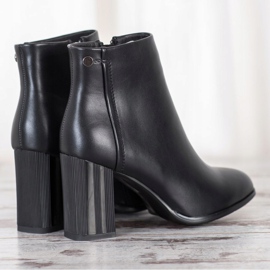 Filippo Bottes classiques sur un poteau le noir 2