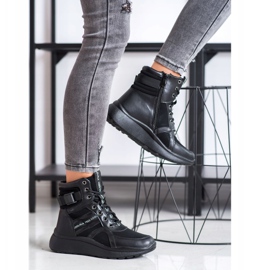 SHELOVET Bottes de sport isolées le noir 1 SHELOVET Bottes de sport isolées le noir 1