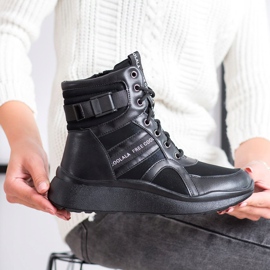 SHELOVET Bottes de sport isolées le noir 2 SHELOVET Bottes de sport isolées le noir 2