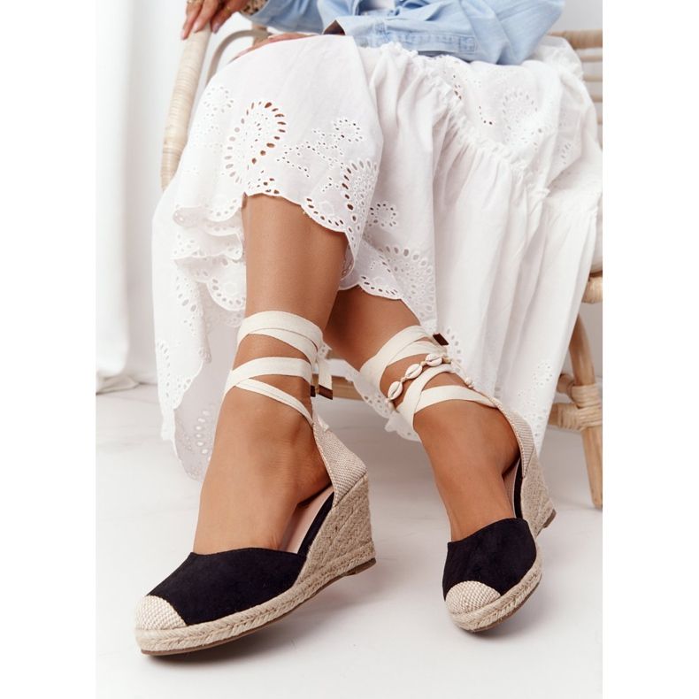 PG1 Sandales compensées noires nouées Nelly avec tresses beige 2