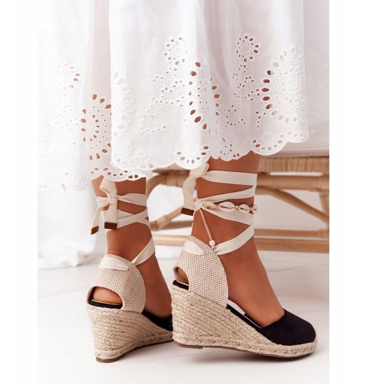 PG1 Sandales compensées noires nouées Nelly avec tresses beige le noir 1