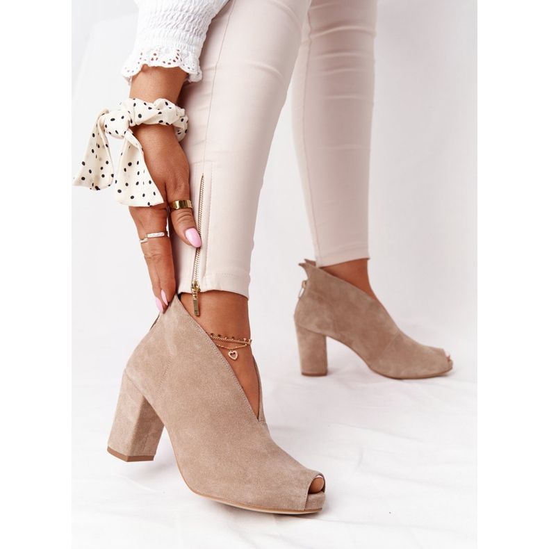 Exquisite Bottines En Daim Sur Un Poteau Avec Une Coupe Exquise 1243 Beige 1