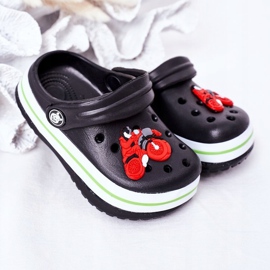 Pantoufles en mousse pour enfants Kroks Black Lazy Day noir multicolore 2