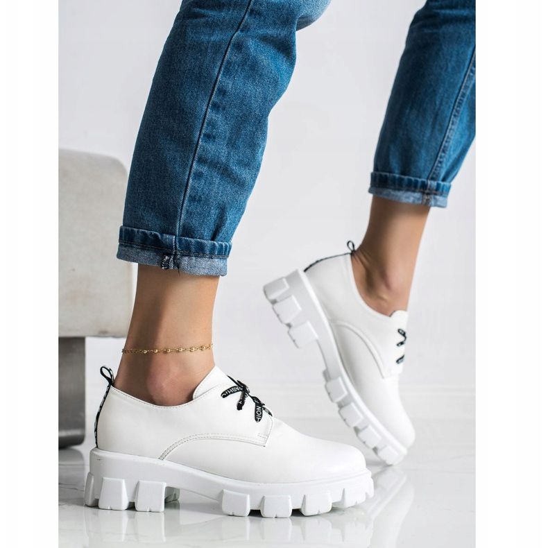 SHELOVET Richelieus Blancs Sur La Plateforme 2