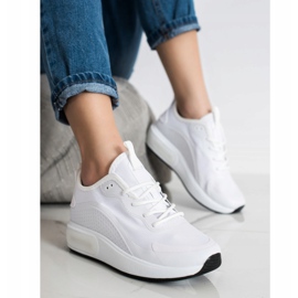 SHELOVET Baskets de sport sur la plate-forme blanche 2