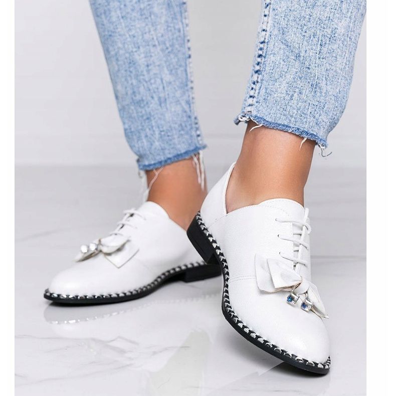 Chaussures blanches brillantes avec un nœud Lost Stars 1