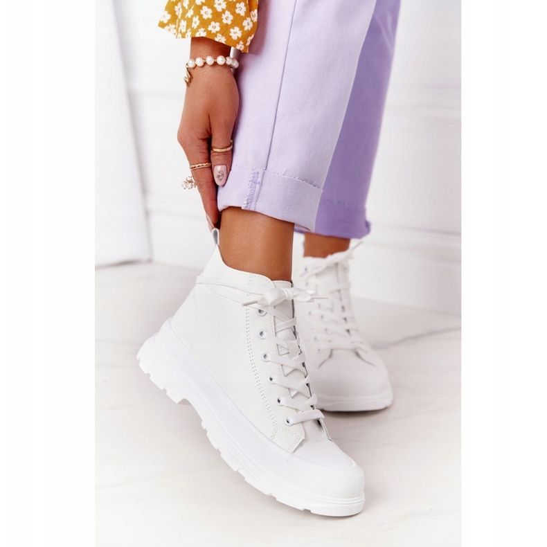 Baskets Trissy Femme Blanches En Cuir Sur Grande Semelle 2