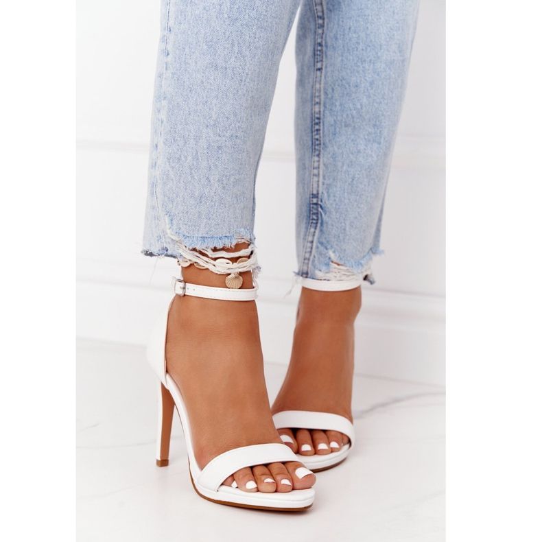 PG1 Sandales élégantes sur un talon glamour blanc blanche 2 PG1 Sandales élégantes sur un talon glamour blanc blanche 2