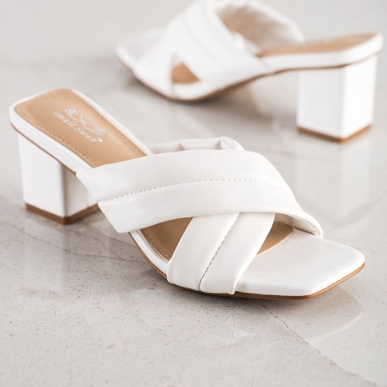Small Swan Pantoufles élégantes en cuir écologique blanche 1