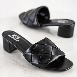 Small Swan Pantoufles Matelassées Sur Un Poteau noir 1