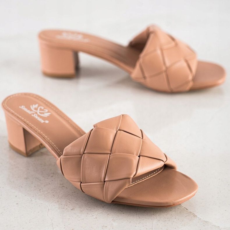 Small Swan Pantoufles Matelassées Sur Un Poteau beige 1