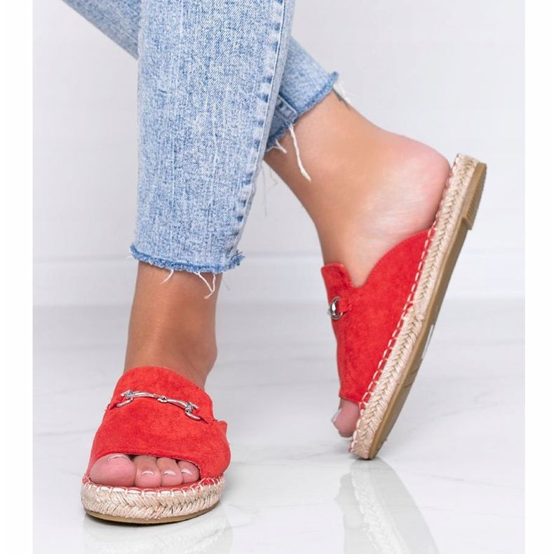 Chaussons rouges avec boucle Roseau 1 Chaussons rouges avec boucle Roseau 1