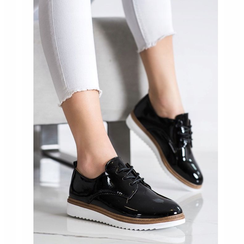 SHELOVET Chaussures noires laquées le noir 2