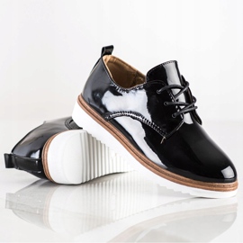 SHELOVET Chaussures noires laquées le noir 1