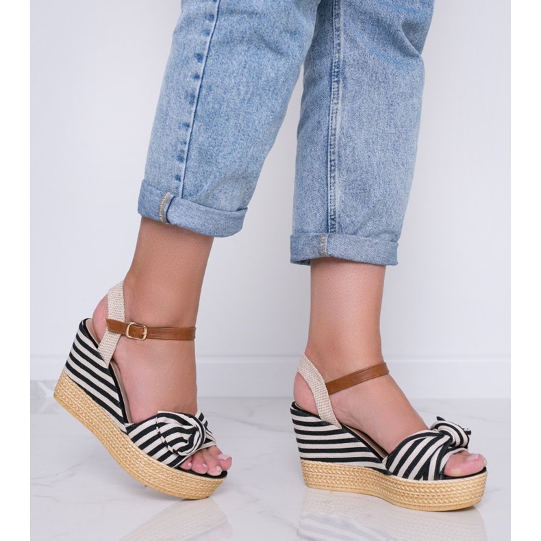 Sandales compensées noires et blanches à nœud Holiday Vibes le noir 2