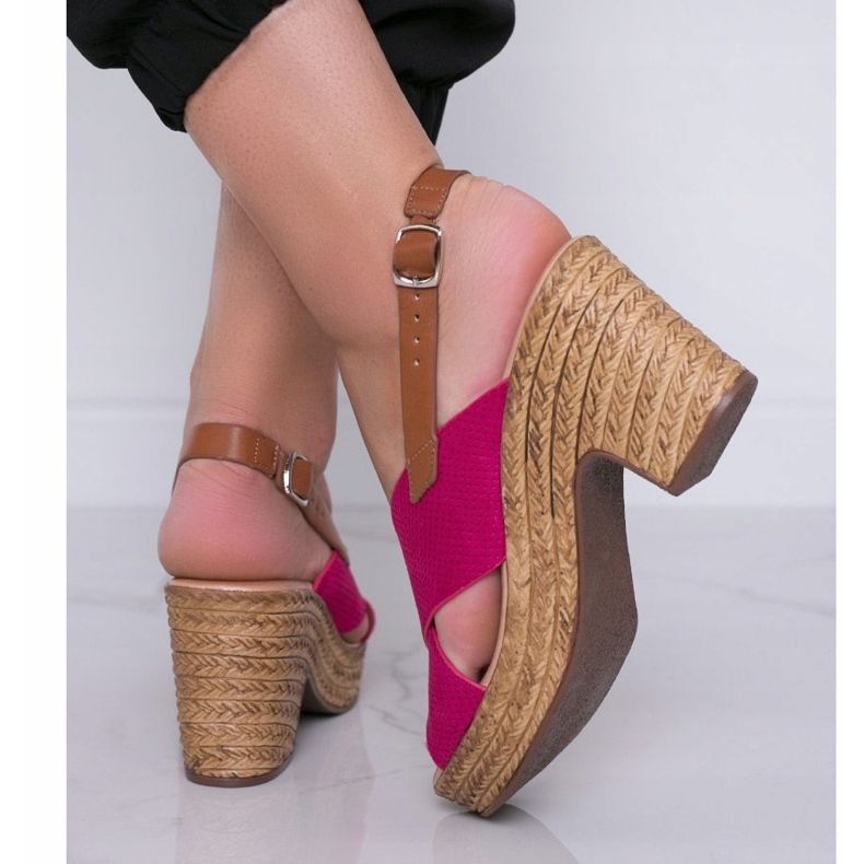 Sandales roses sur le post de Magic Woman 1