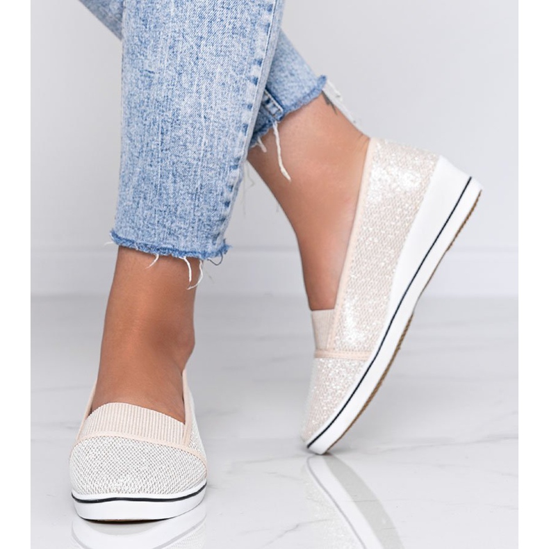 Ballerines beiges brillantes sur le coin Glam Star 1 Ballerines beiges brillantes sur le coin Glam Star 1