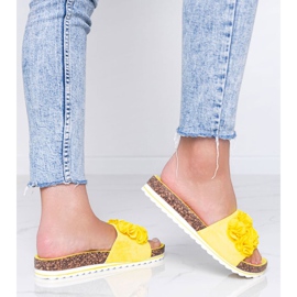 Chaussons jaunes avec des fleurs de Porto Rico 1
