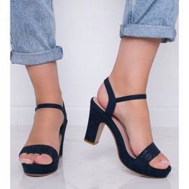 Sandales ajourées bleu marine sur le Perfect day post 1