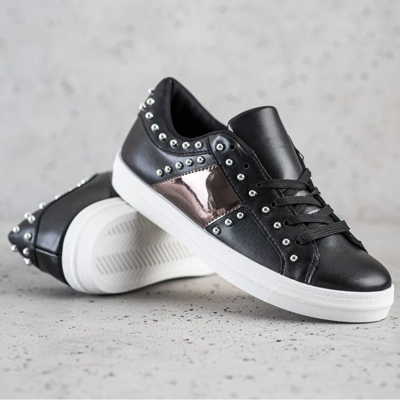 SHELOVET Baskets noires avec ornements 1