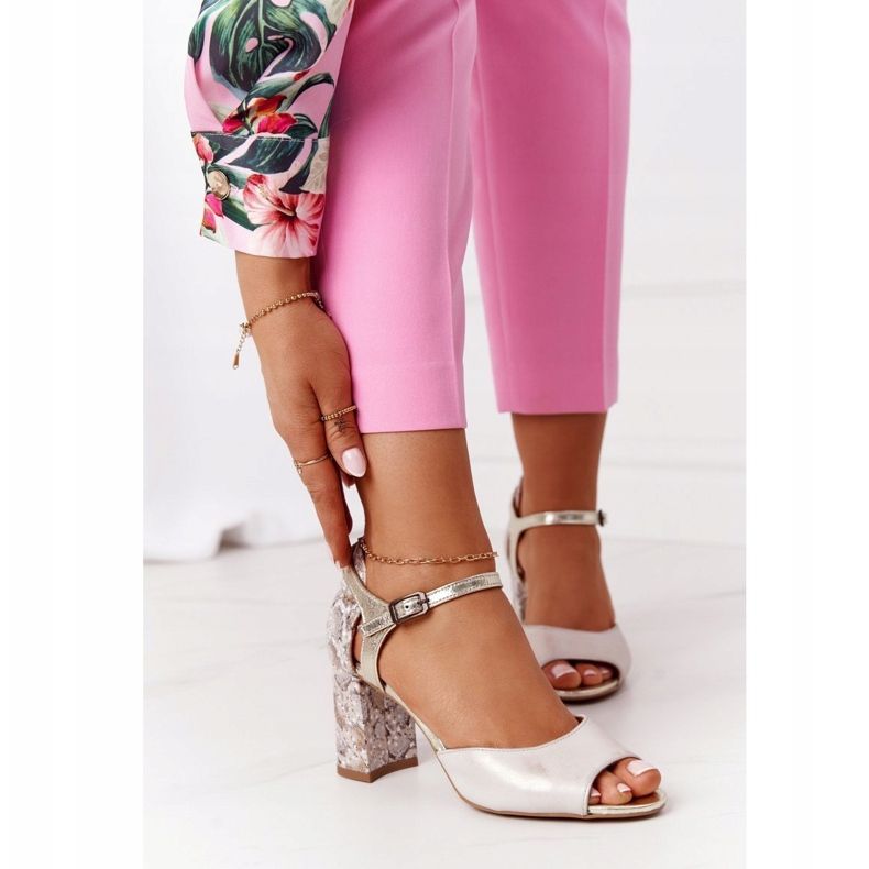 Sandales En Cuir Sur Une Barre Maciejka 04956-25 Doré beige 2