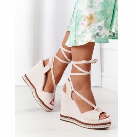 Sandales compensées nouées sur un Hawaï beige 2 Sandales compensées nouées sur un Hawaï beige 2