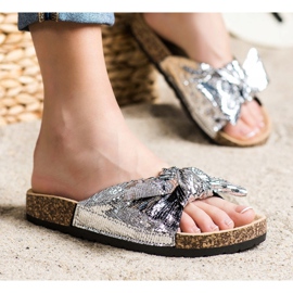 SHELOVET Chaussons brillants avec un nœud argent 1 SHELOVET Chaussons brillants avec un nœud argent 1