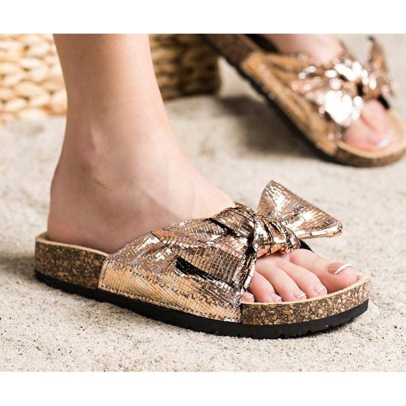 SHELOVET Chaussons brillants avec un nœud d'or 1