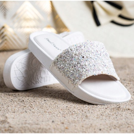 Small Swan Chaussons Blancs Avec Cristaux blanche 1 Small Swan Chaussons Blancs Avec Cristaux blanche 1