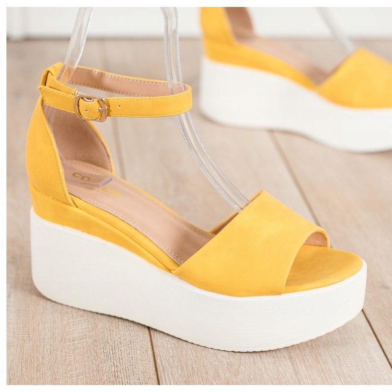 Comer Sandales légères sur la plate-forme jaune 1