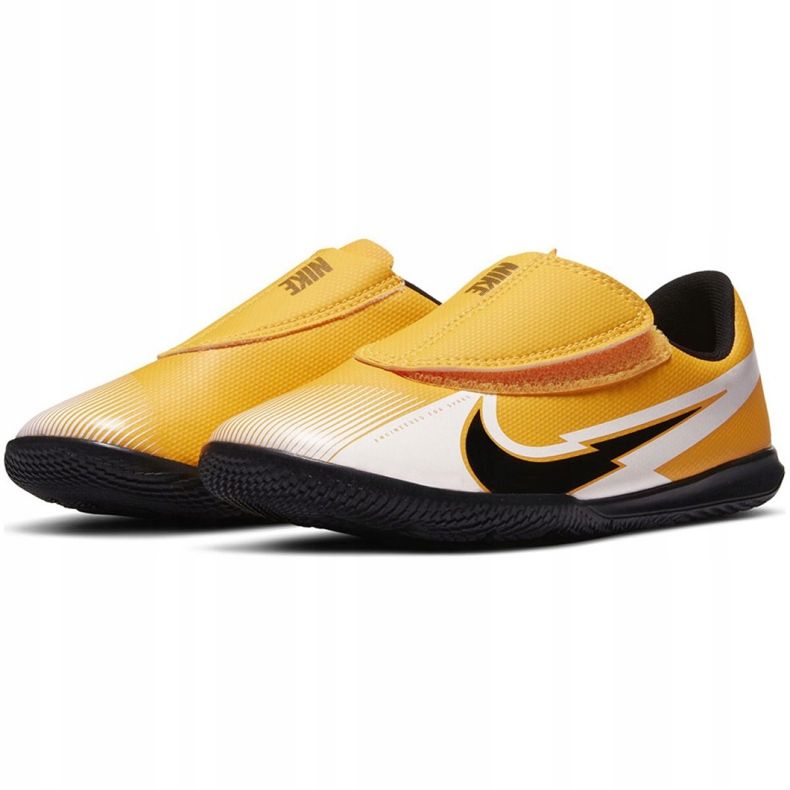 Nike Mercurial Vapor 13 Club Ic PS (V) Jr AT8170 801 chaussures de football multicolore jaune 2