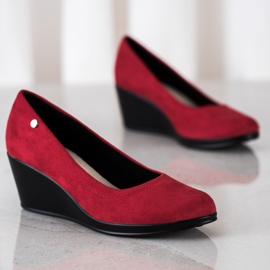 Goodin Escarpins rouges sur un coin 2