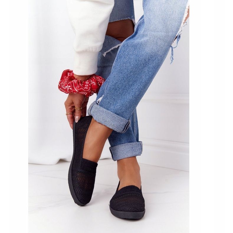 Baskets Chillout noires à enfiler ajourées 2