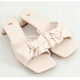 Chaussons sur un talon design beige T388P Beige 1