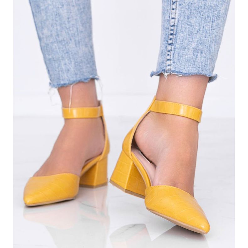 Navettes moutarde sur un bloc Lindsey jaune 1