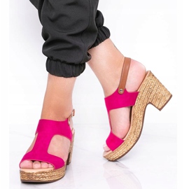 Sandales roses sur un post de Lovely Thing 1
