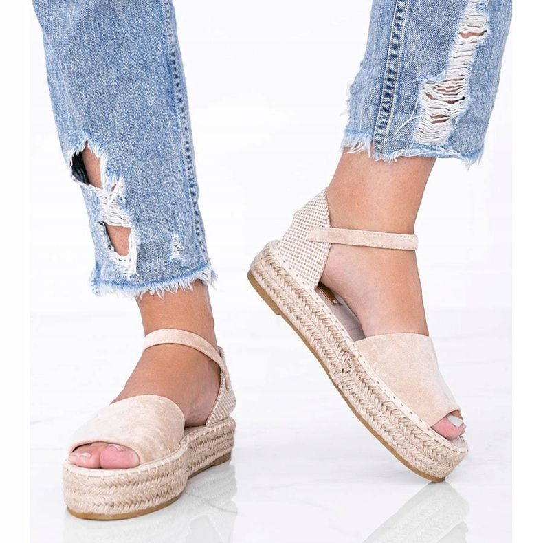 Sandales beiges sur la plateforme Pearl River 1