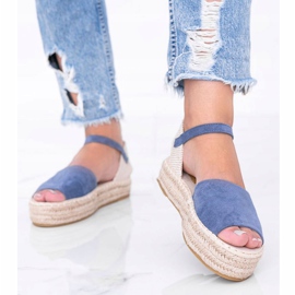 Sandales bleues sur la plateforme Pearl River 1