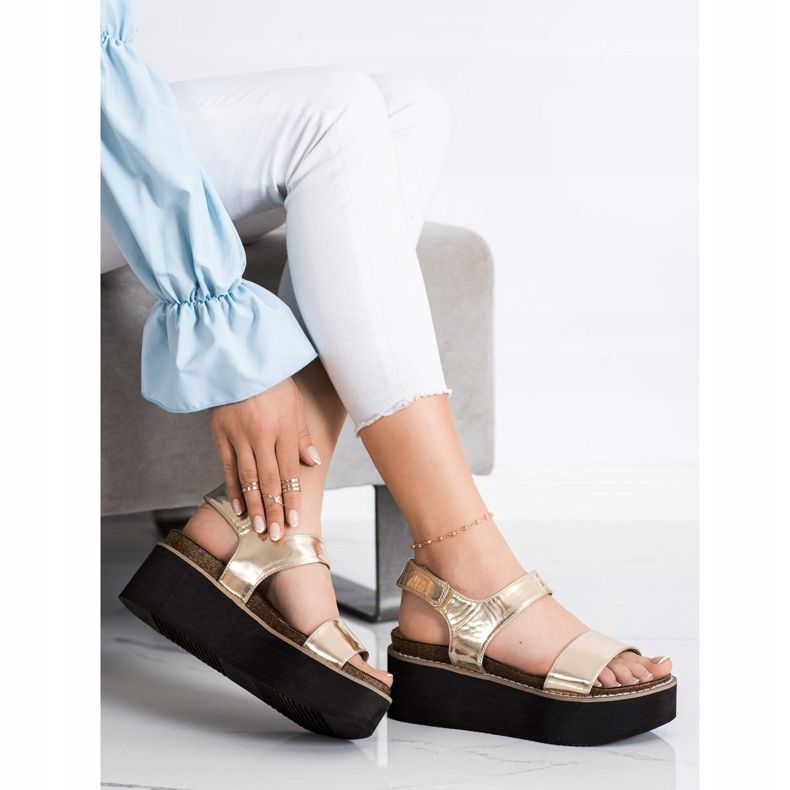 Corina Sandales sur la plate-forme de mode d'or 2