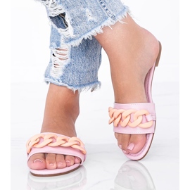 Chaussons roses avec une chaîne Colorado 1 Chaussons roses avec une chaîne Colorado 1