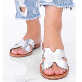 Chaussons argentés au motif peau de crocodile Phoenix 1