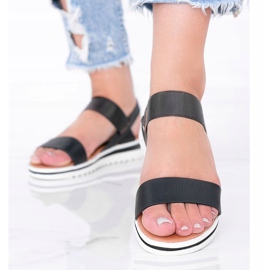 Sandales noires sur grosse semelle Cro 1