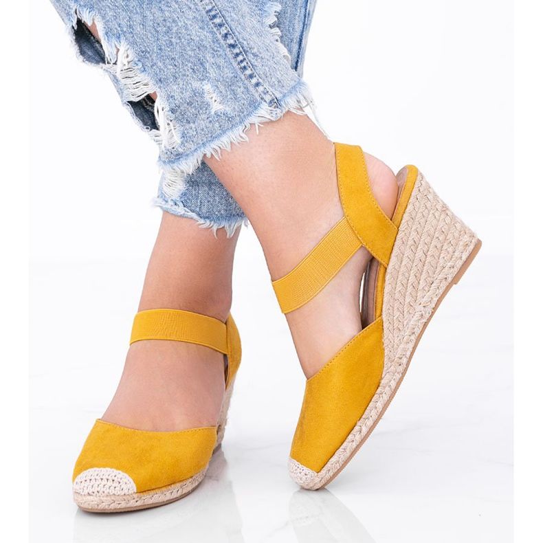 Espadrilles jaunes sur le coin de Louise 1